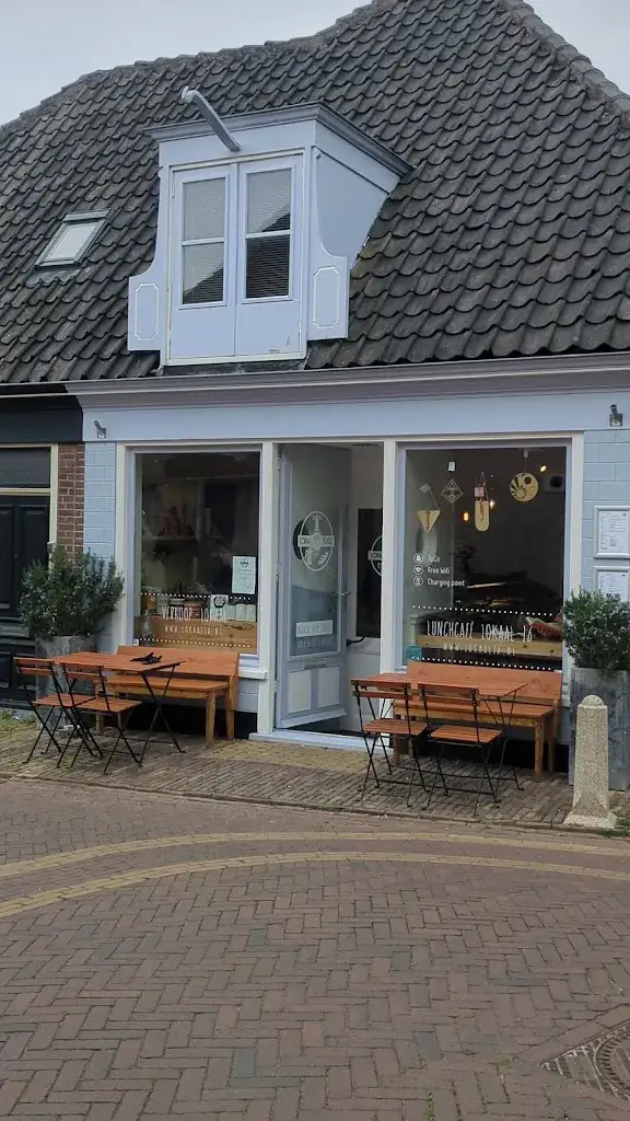 Esther Schieling_Lokaal 16_Burg_review