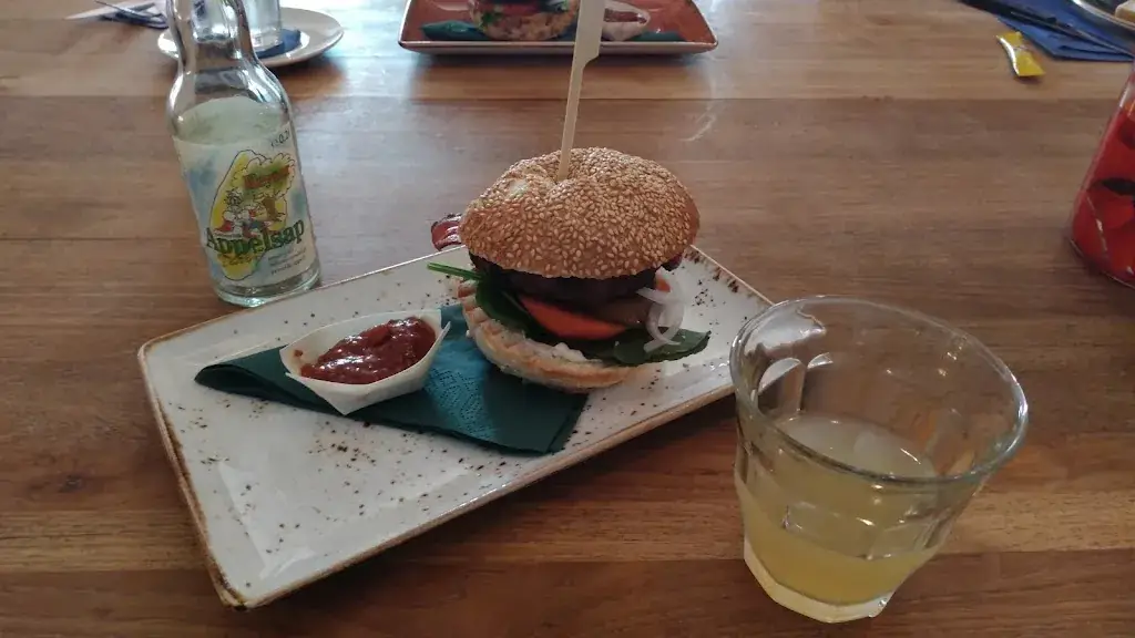 Remco de Bock_Kastanjeboom_Burg_review