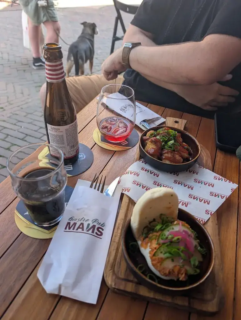 Natalia N_Gastro Pub MANS_Burg_review