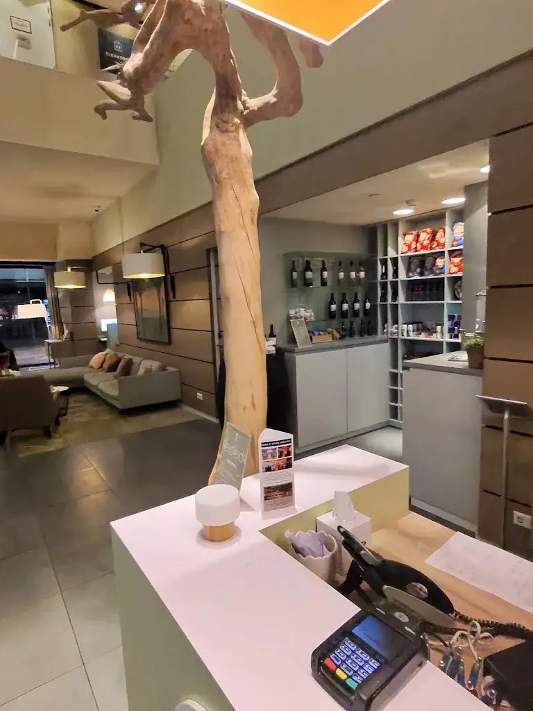 Farhad Qazi_Papa's Loft House_Amsterdam_recensione