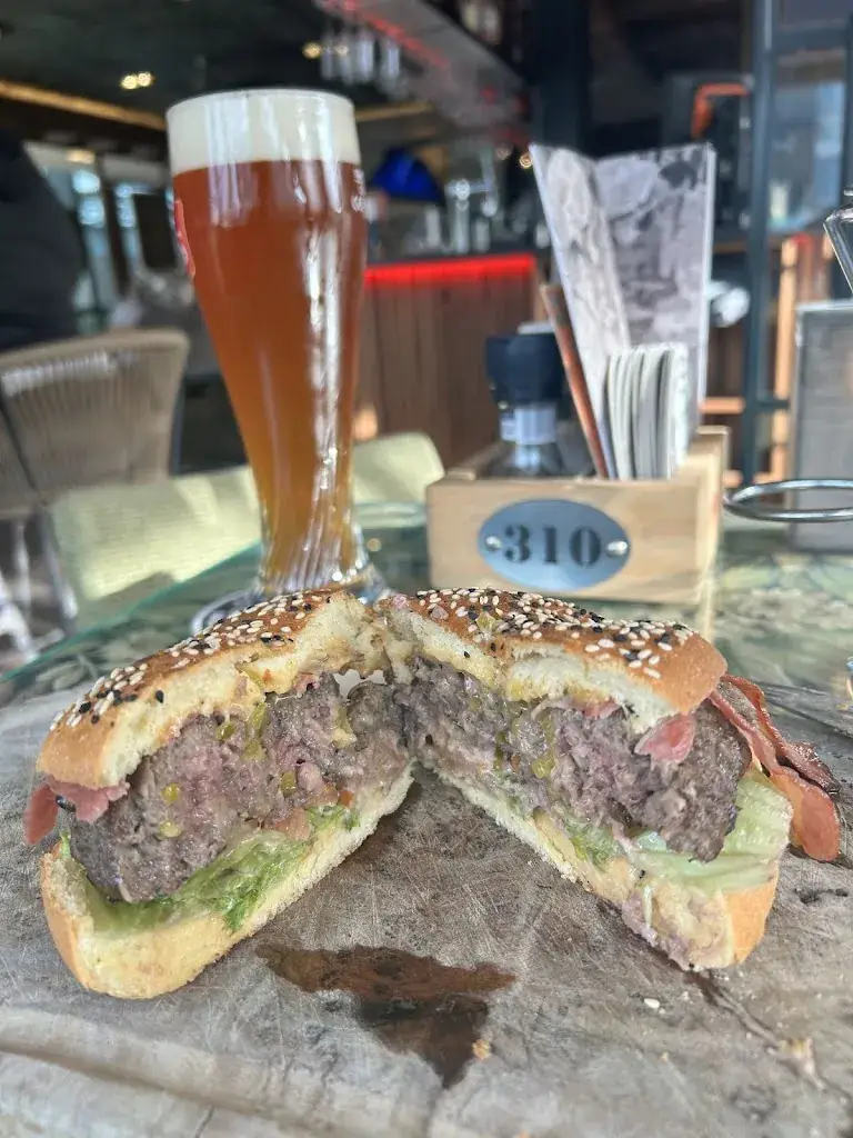 Ian McGibbon_Papa's Loft House_Amsterdam_recensione