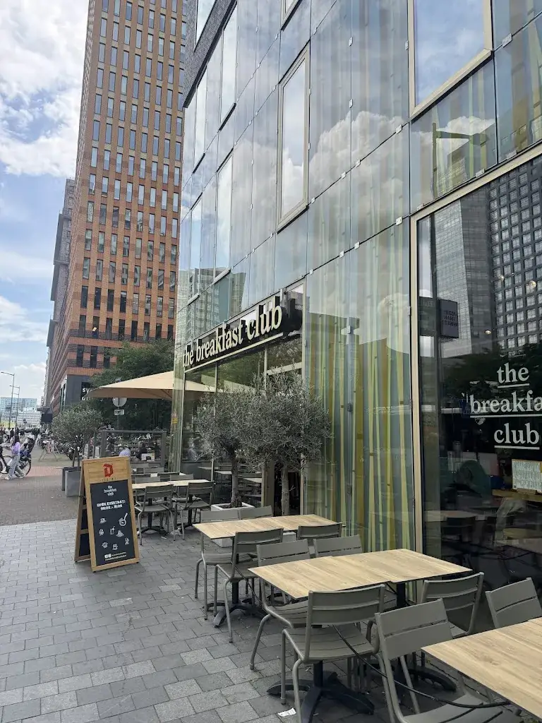 Nazmi Yavuz_The Breakfast Club_Amsterdam_reseña