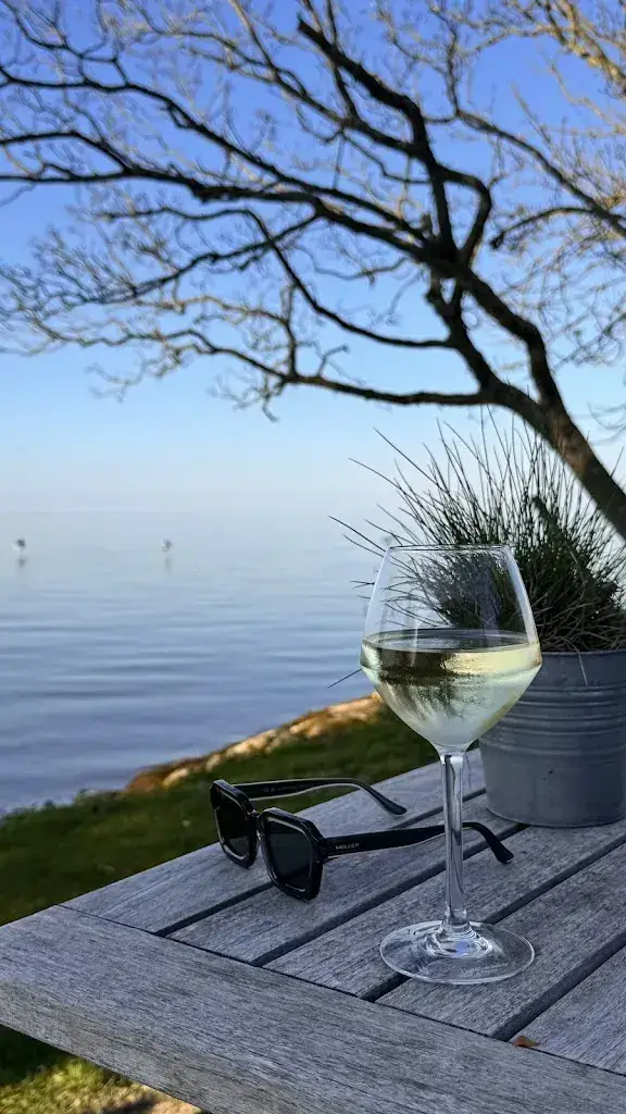 Daniel Berkhof (DaanLex)_Strandbad Paviljoen Edam_Edam_review