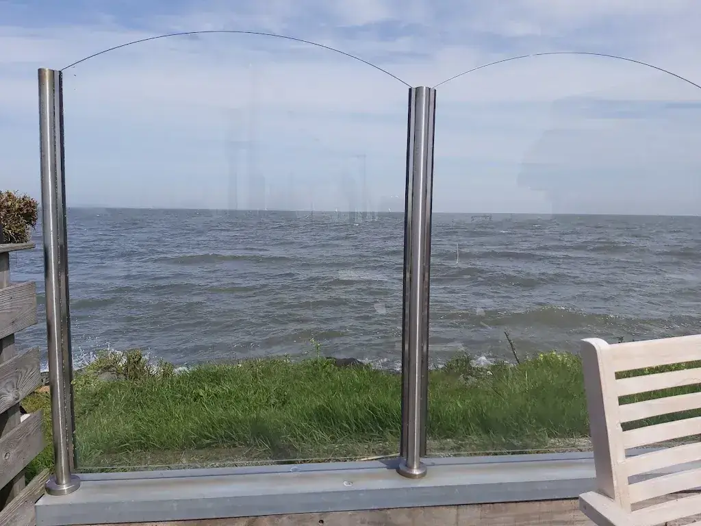 Howard Blake_Strandbad Paviljoen Edam_Edam_review