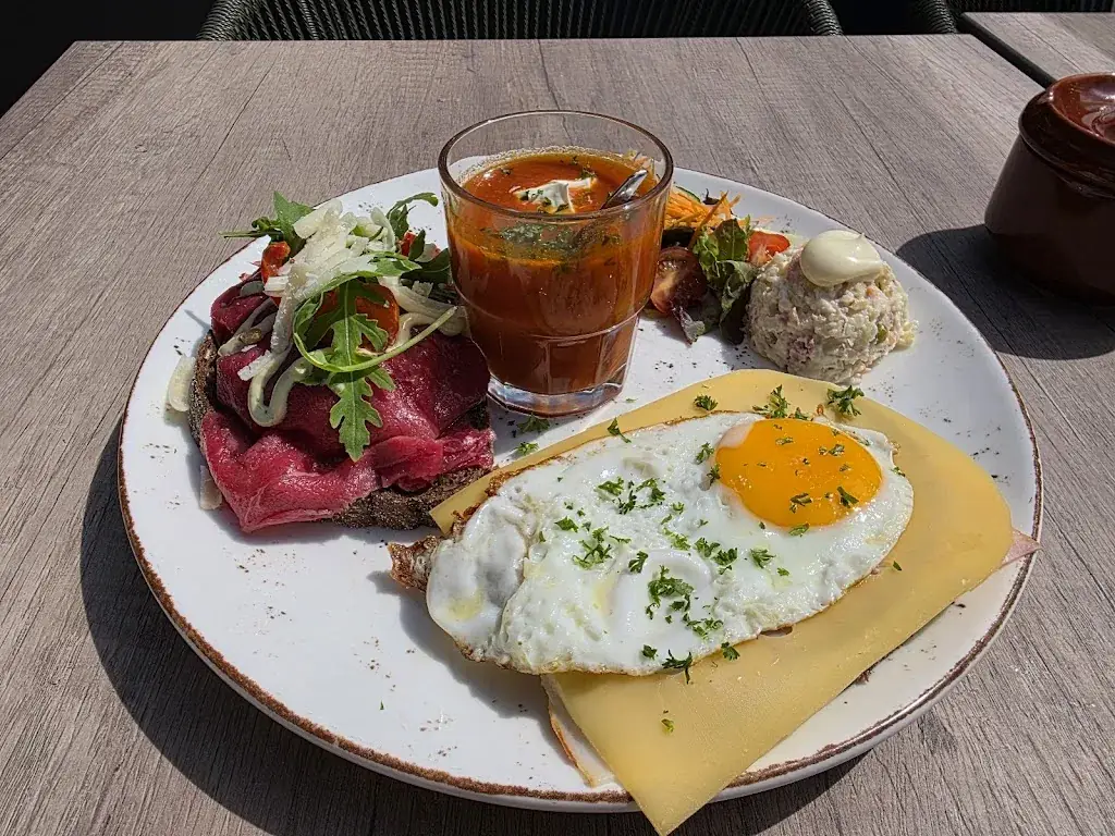 sebastiaan martens_Herberg Binnen_Egmond-Binnen_review