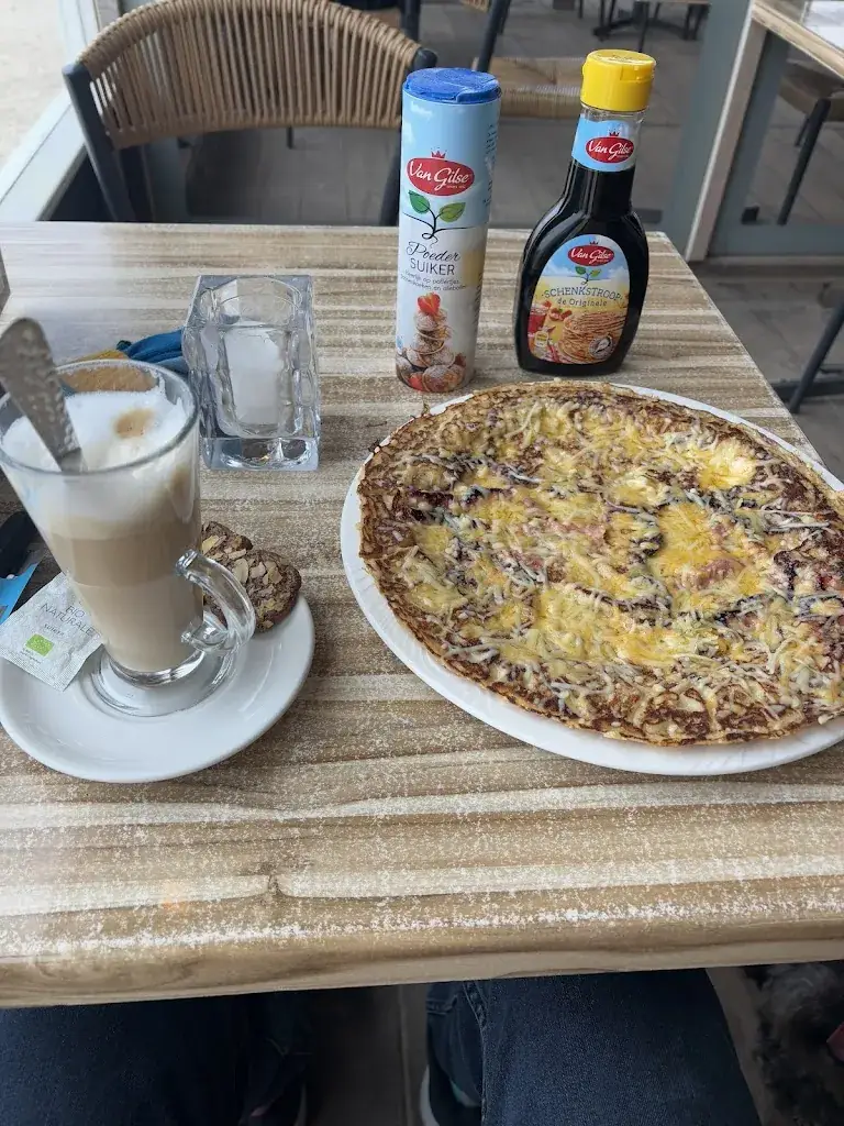 Miroslav Škoda_Beach pavillion The Lookout_Zee_review