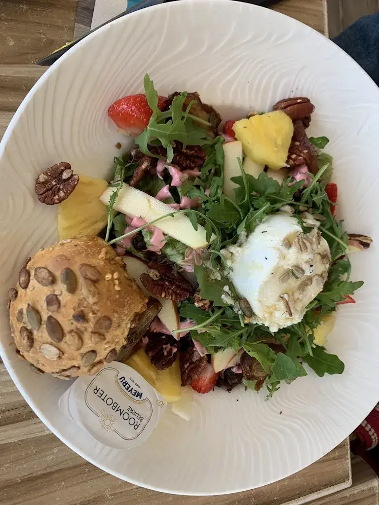 Alexander Wiskirchen_Beach pavillion The Lookout_Zee_review