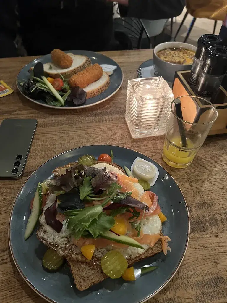 Anna Kon_Brasserie Bruutt_Zee_review