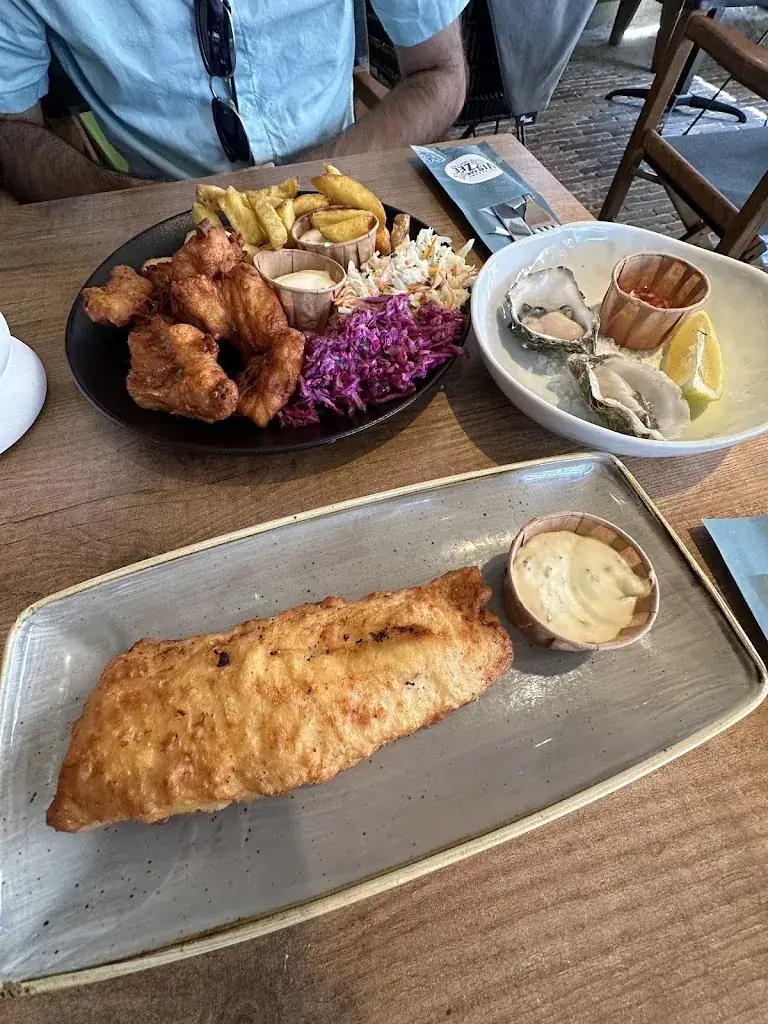 Saba beig_Vis aan Zee_Zee_review