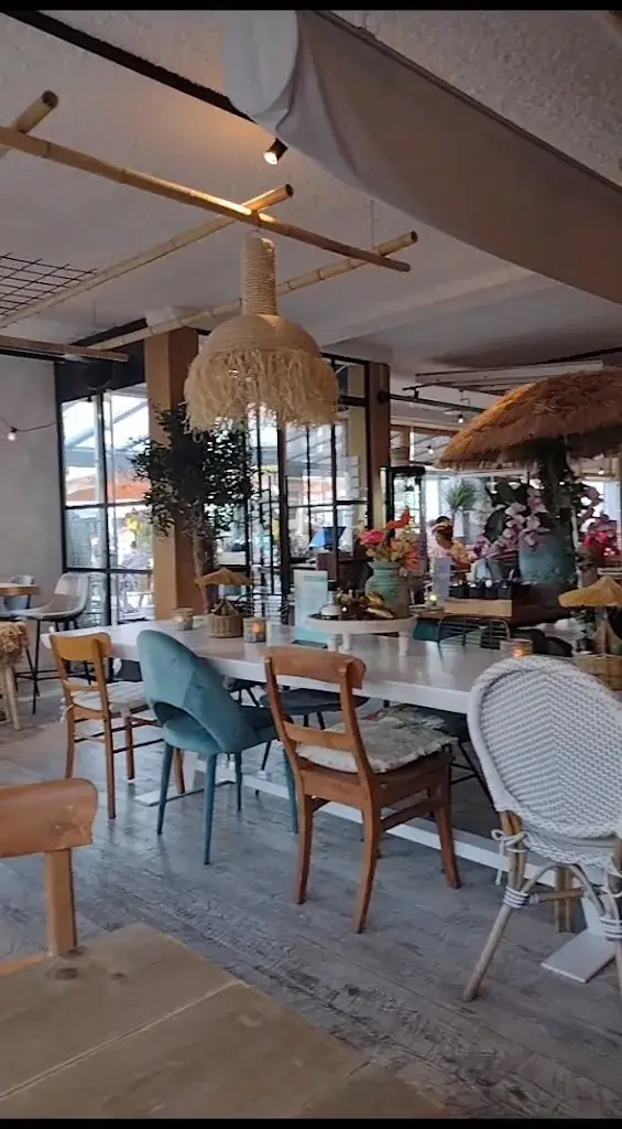 Restaurant Chill_Zee_slider_image_2