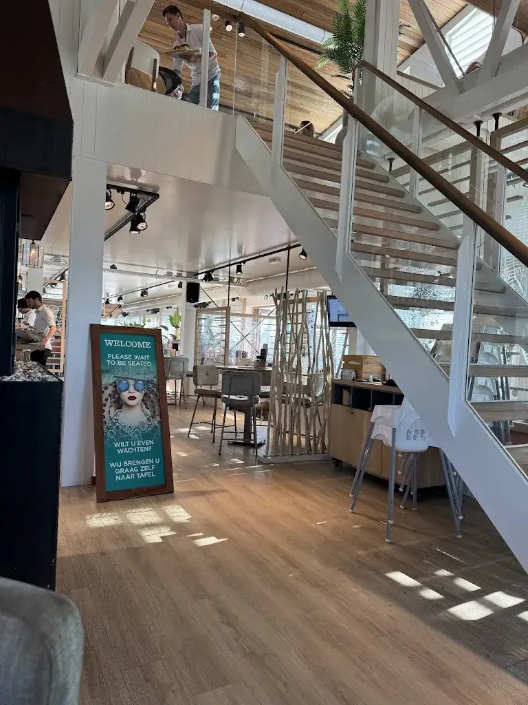 Krystian Jagiełło_Nautilus aan Zee_Zee_review