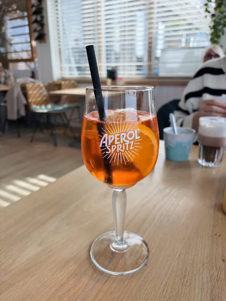 Sonale Guimarães da Silva_Nautilus aan Zee_Zee_review