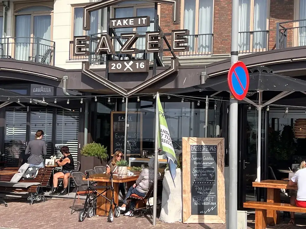 EAZEE restaurant in Zee