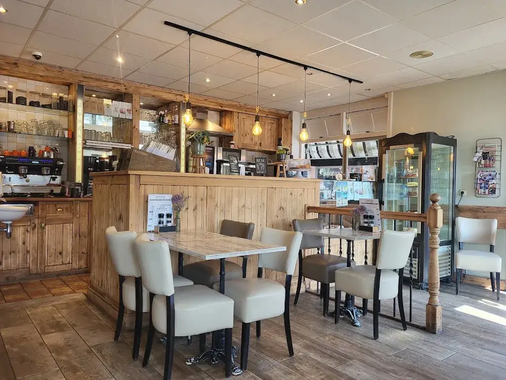 Pompadour Ontbijt- & Lunchroom_Zee_slider_image_1