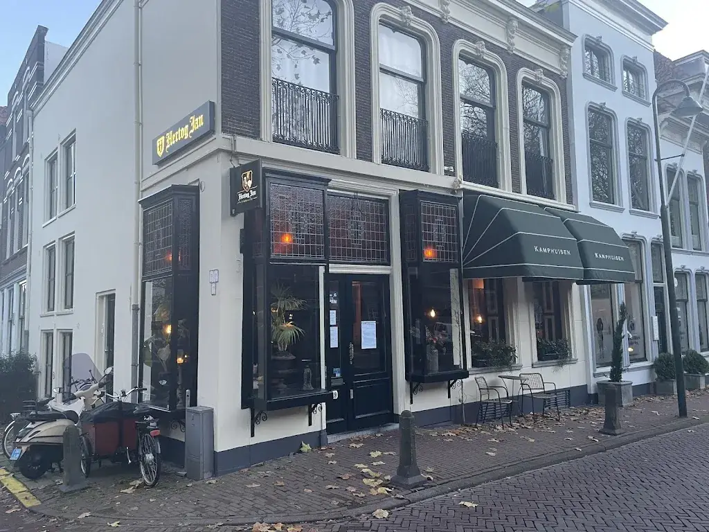 Anton de Zeeuw_Taverne Kamphuisen_Gouda_reseña