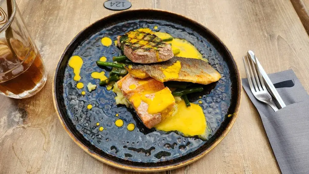 Azlin Mustapar_Bij N.A.P._Enkhuizen_review