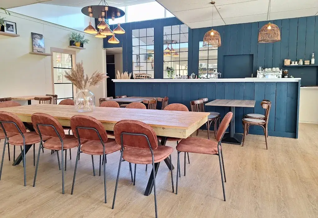 Moto Toto restaurant in Warmenhuizen