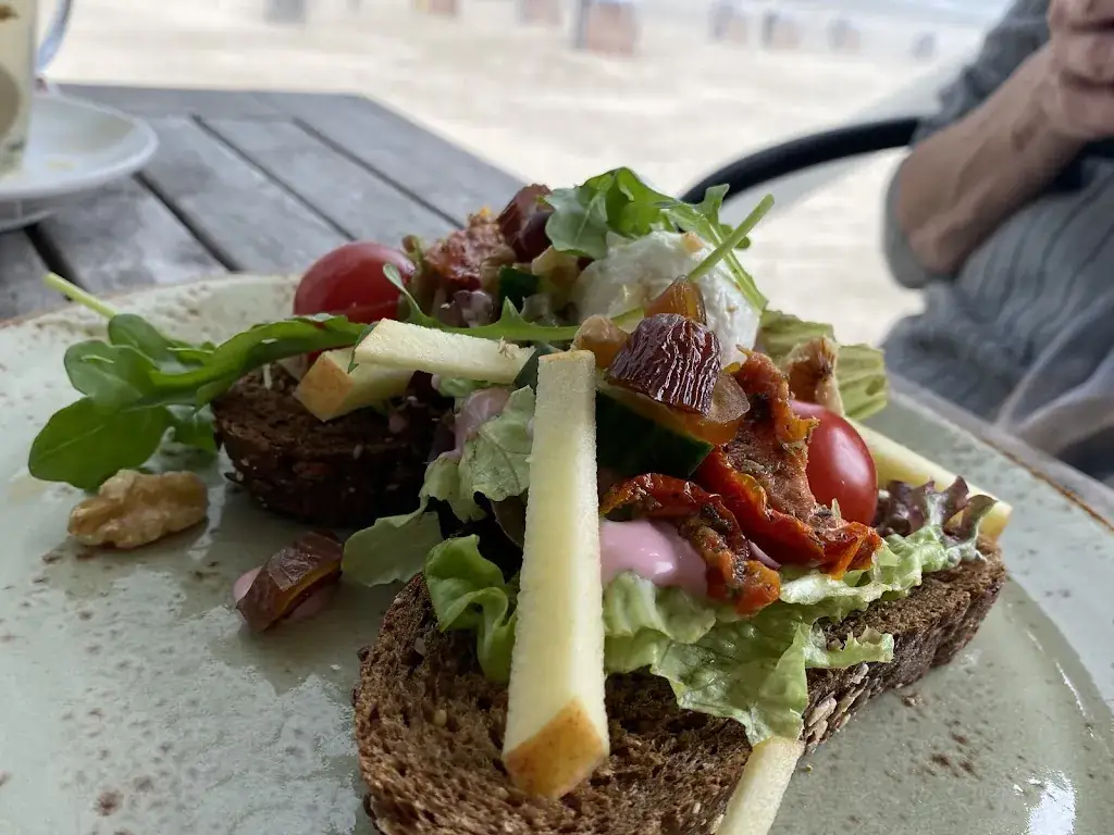 Benedikt Schleich_De Zilvermeeuw_Zee_review