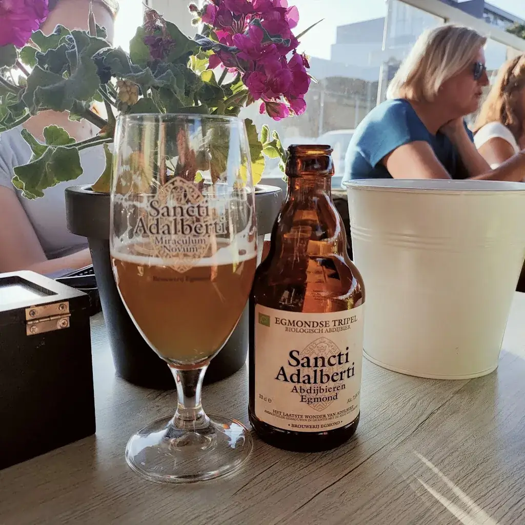 Frank van Eykelen_Cafetaria Egmond_Zee_review