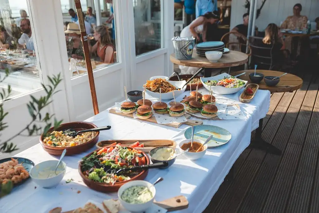 Evi Beach Egmond aan Zee_Zee_slider_image_3