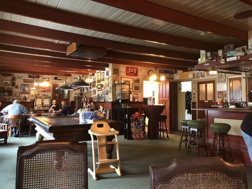 gerard smits_Het Wapen van Wogmeer_Hensbroek_review