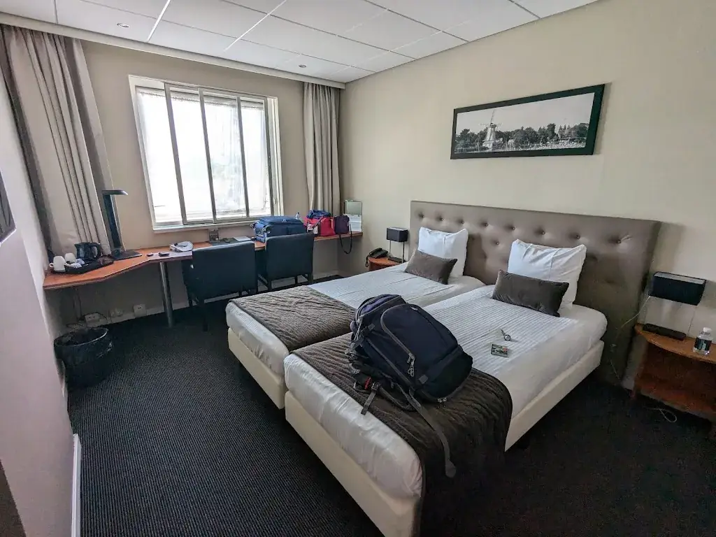 Mark G_De Zoete Inval_Haarlemmerliede_review