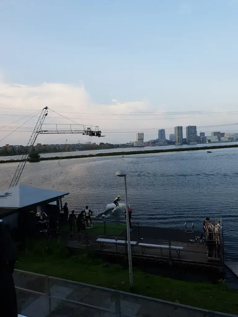 Alvin Dave Sarzate_View Almere_Almere_review