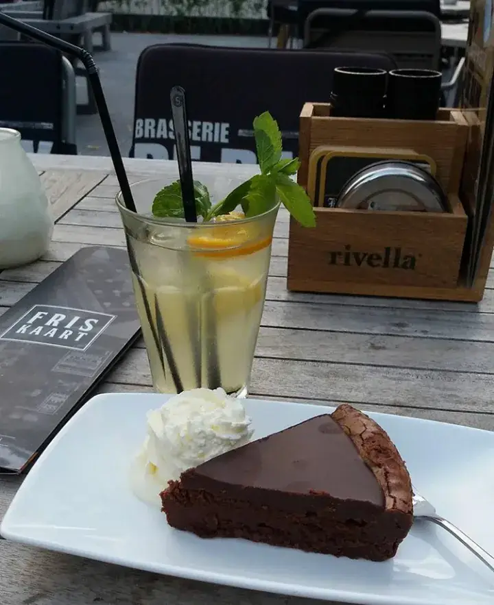 Leah Antonette_Brasserie De Bank_Harderwijk_recensione