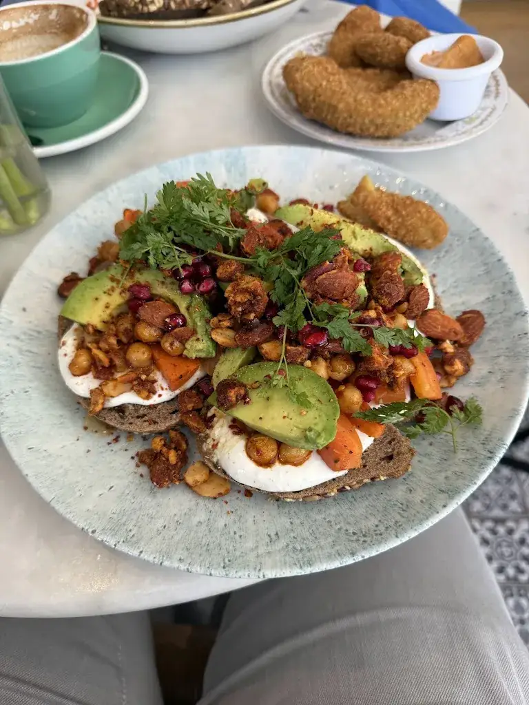 Emre Soydan_by LIMA_Haarlem_review