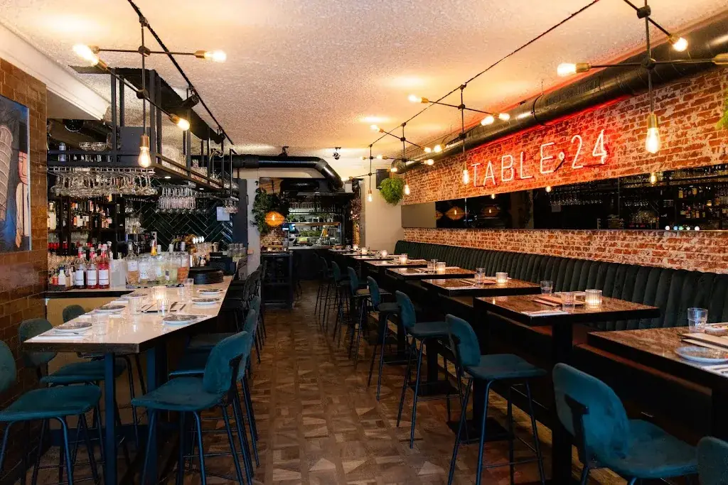 Restaurant Table 24_Haarlem_slider_image_1