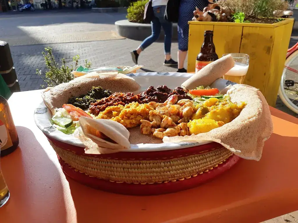 Afrikaans Restaurant Seni_Almere_slider_image_3