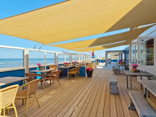 Strandpaviljoen de Vrijheit restaurant in Heemskerk