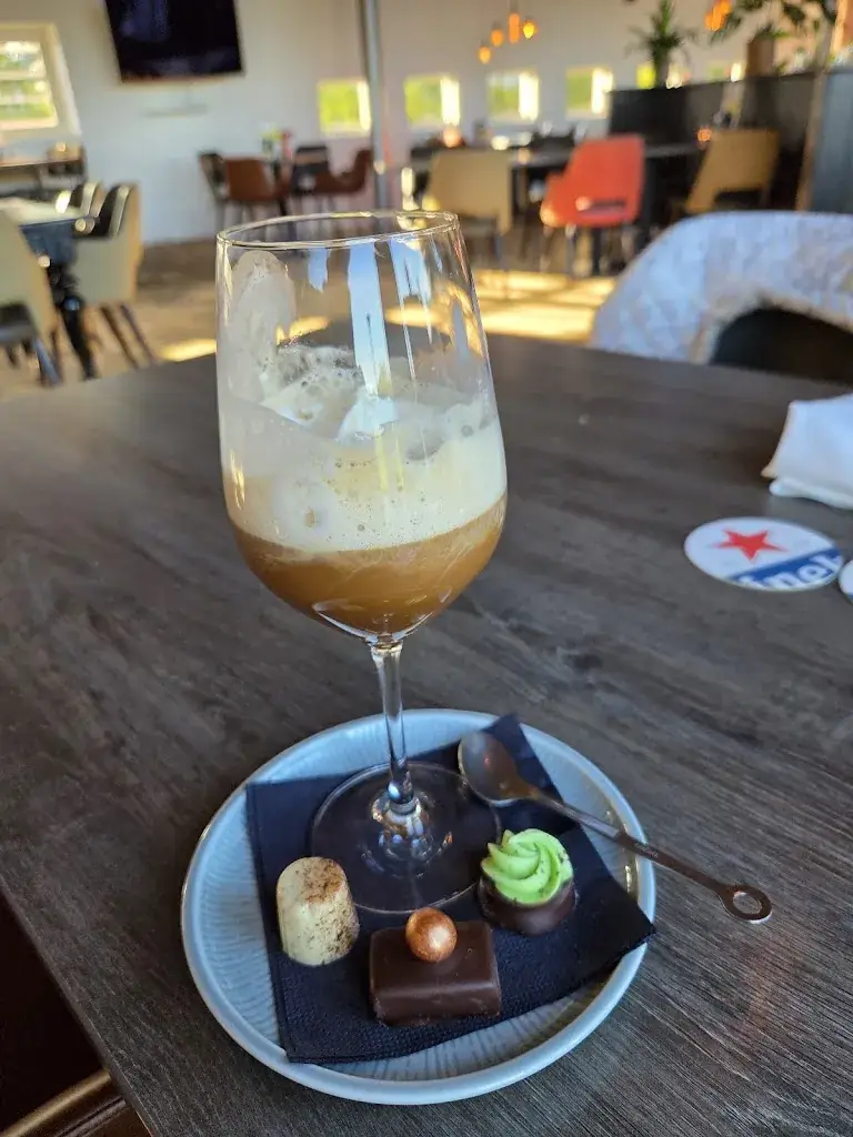 Peter Dousma_Brasserie de Negentiende_Heemskerk_reseña