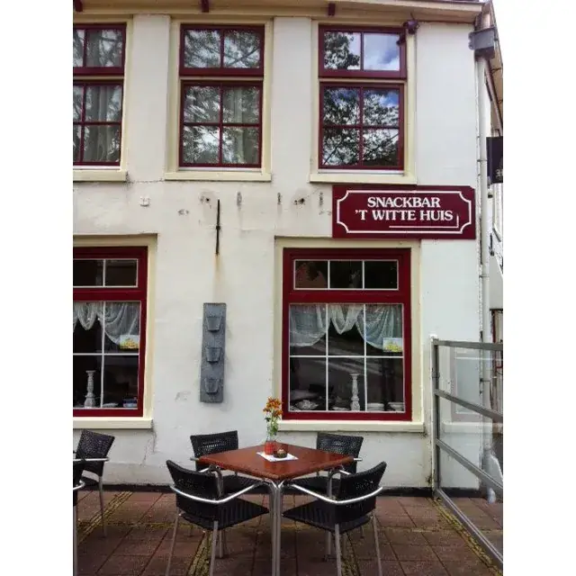 Snackbar Het Witte Huis restaurant in Hoogwoud