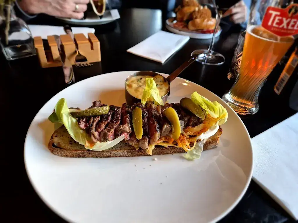 Sergei Zhenikhov_The Saint_Hoorn_review