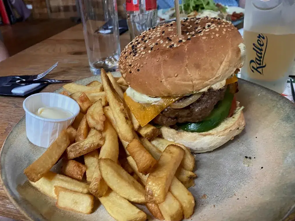 Lynn Roesiani_Grand Café Cheers_Diemen_review