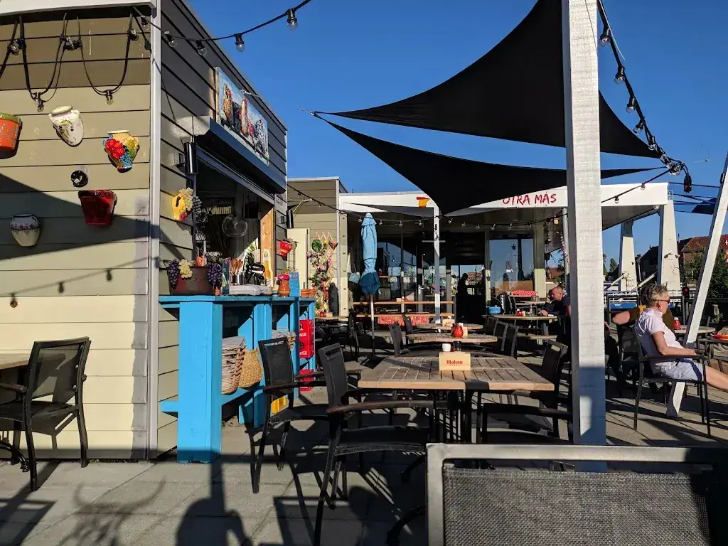 Otra Más Brasserie restaurant in Diemen