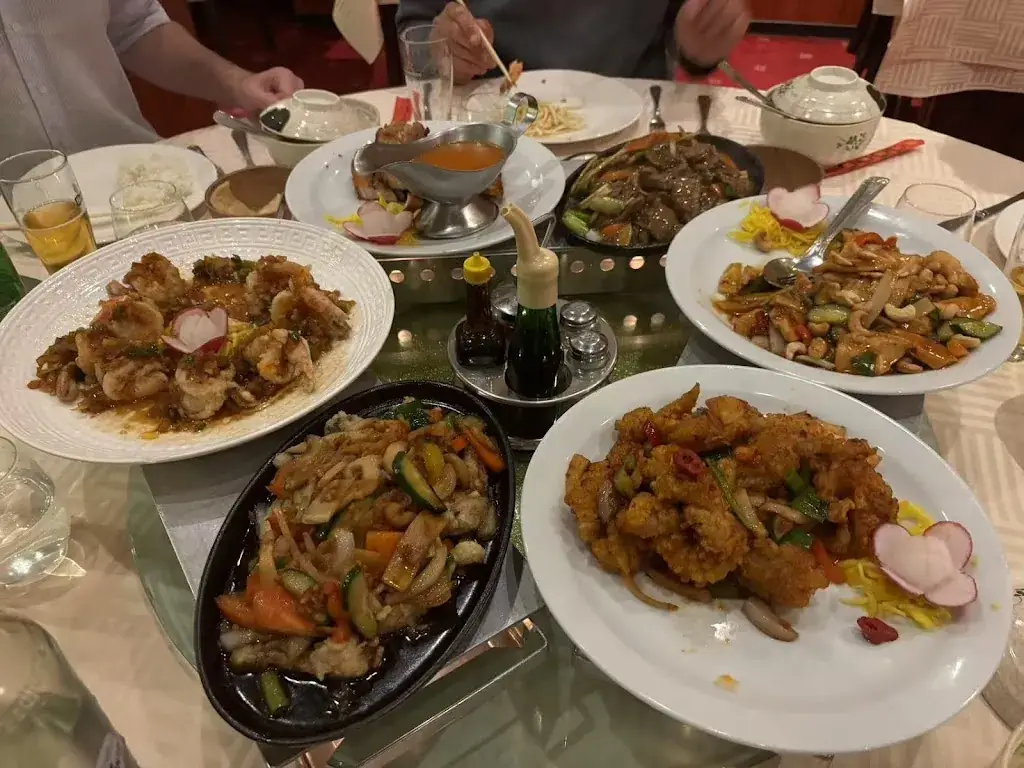 Ariel Hou_Happy China_Diemen_review