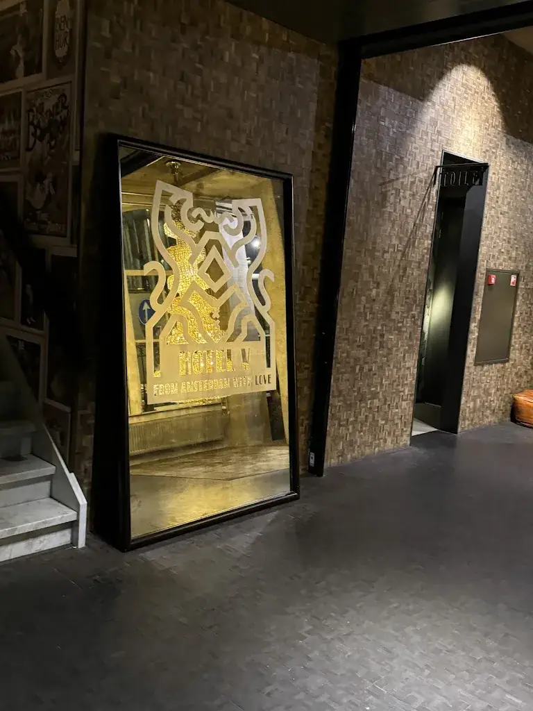 Katarina Ladjević_The Lobby Fizeaustraat_Amsterdam_recensione