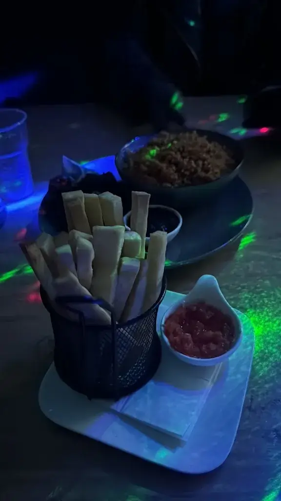 Maizey Nti_Delish Delicacies_Diemen_review