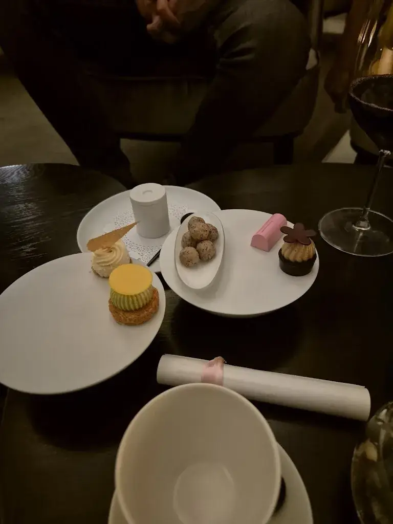 JP Flores_Restaurant Kasteel Heemstede_Houten_review