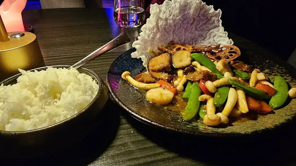 Emma “E.T.” Peel_Red Orchids Asian Bistro_Heemstede_review