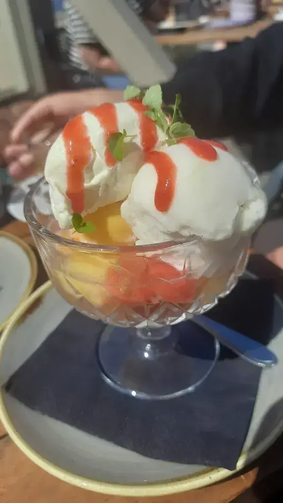 Nastassja Förster_Beach Pavillion Paal Zes_Julianadorp_review