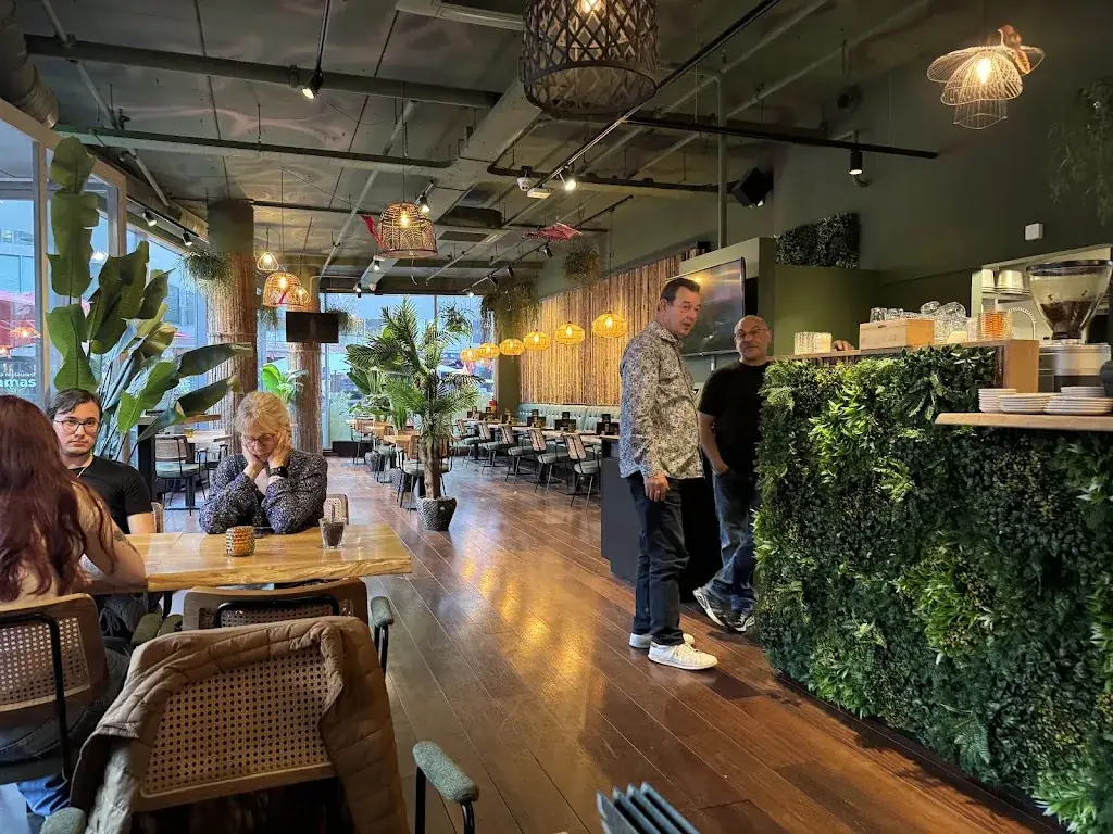 Loren Gray_Indo Kitchen Bar_Almere_review