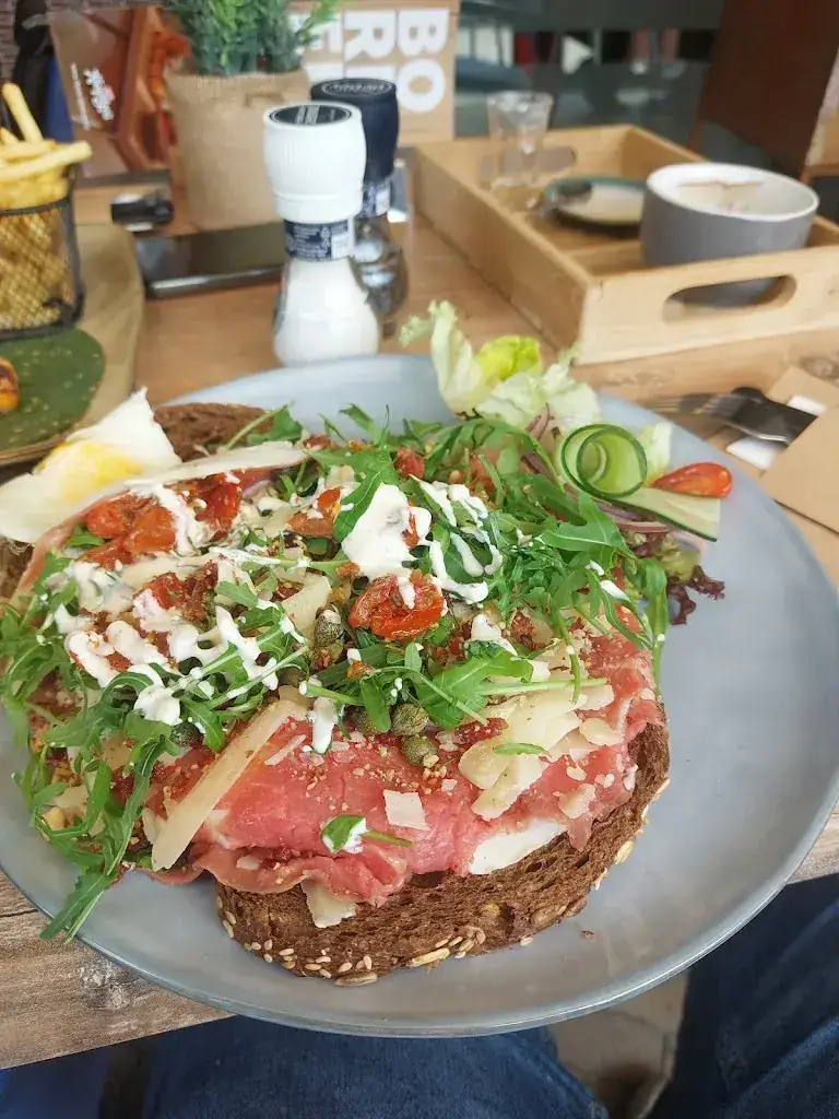 Wouter Brasser_Lunchroom Tikkie Bijzonder_Sliedrecht_review