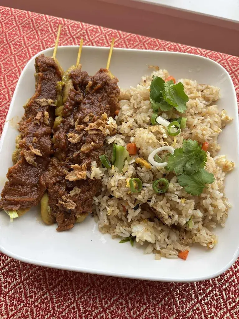 Choa Pharya restaurant in Zaan