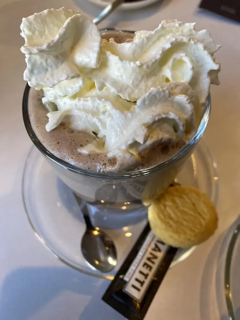 Marisol González Bolívar_By Bolke Landsmeer_Landsmeer_review