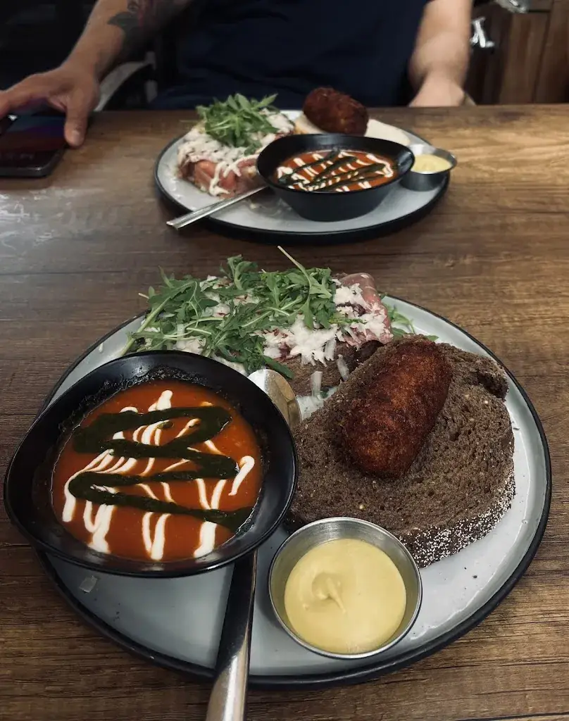 Kerija Broka_De Zuyd_Landsmeer_review