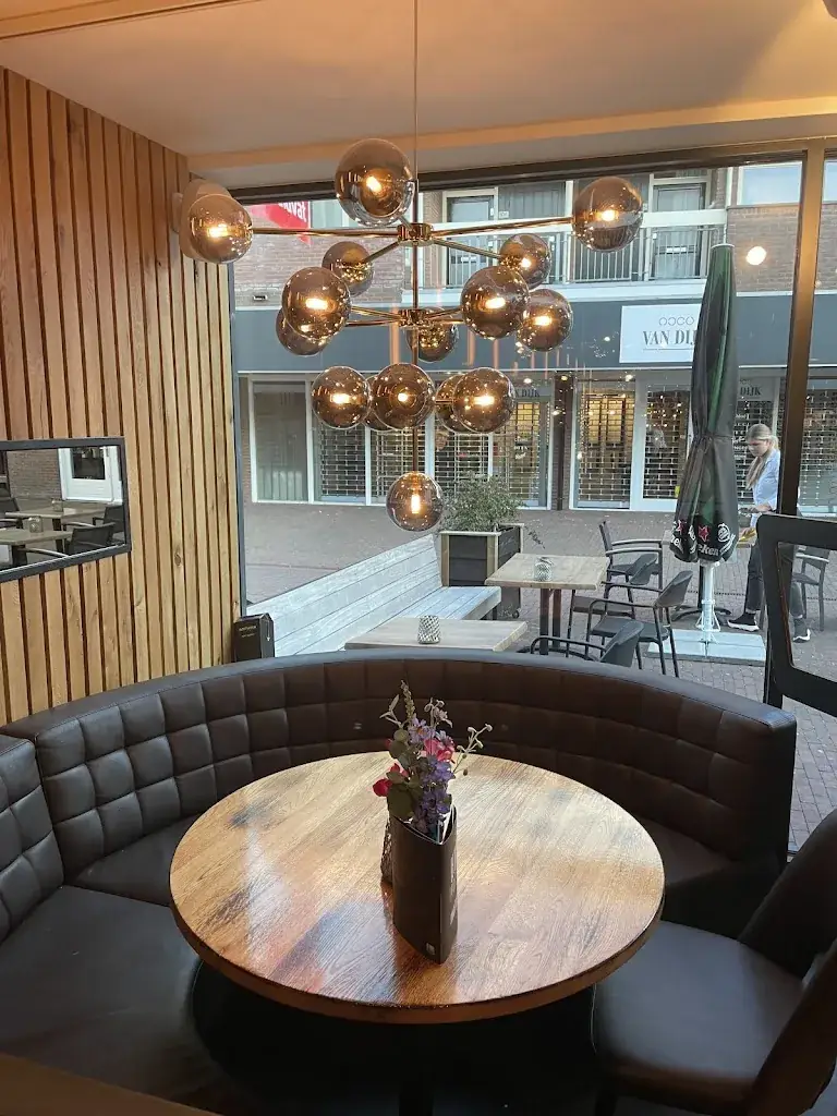 Andreas Psyllas_De Zuyd_Landsmeer_review