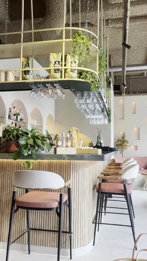 Ozlem Micoogullari_Cavern_Amsterdam_recensione